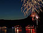 Rheinschifffahrt Mittelrhein-Lichter mit Feuerwerk